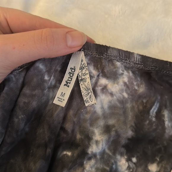 Juniors Crocheted trim banded tank top - Picture 6 of 9